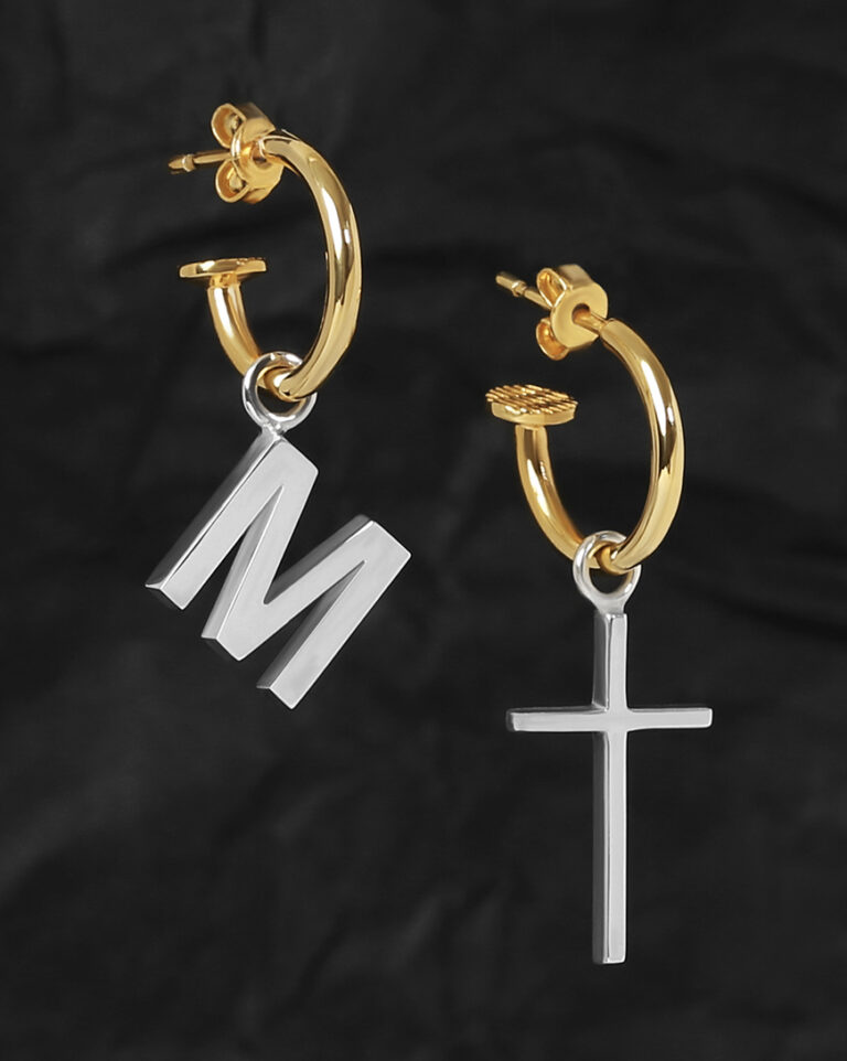 Серебряные серьги с крестом и буквой M — категория Серьги