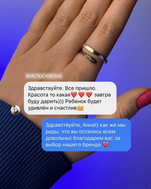 Серебряное кольцо Змея бренда По Кругу на руке